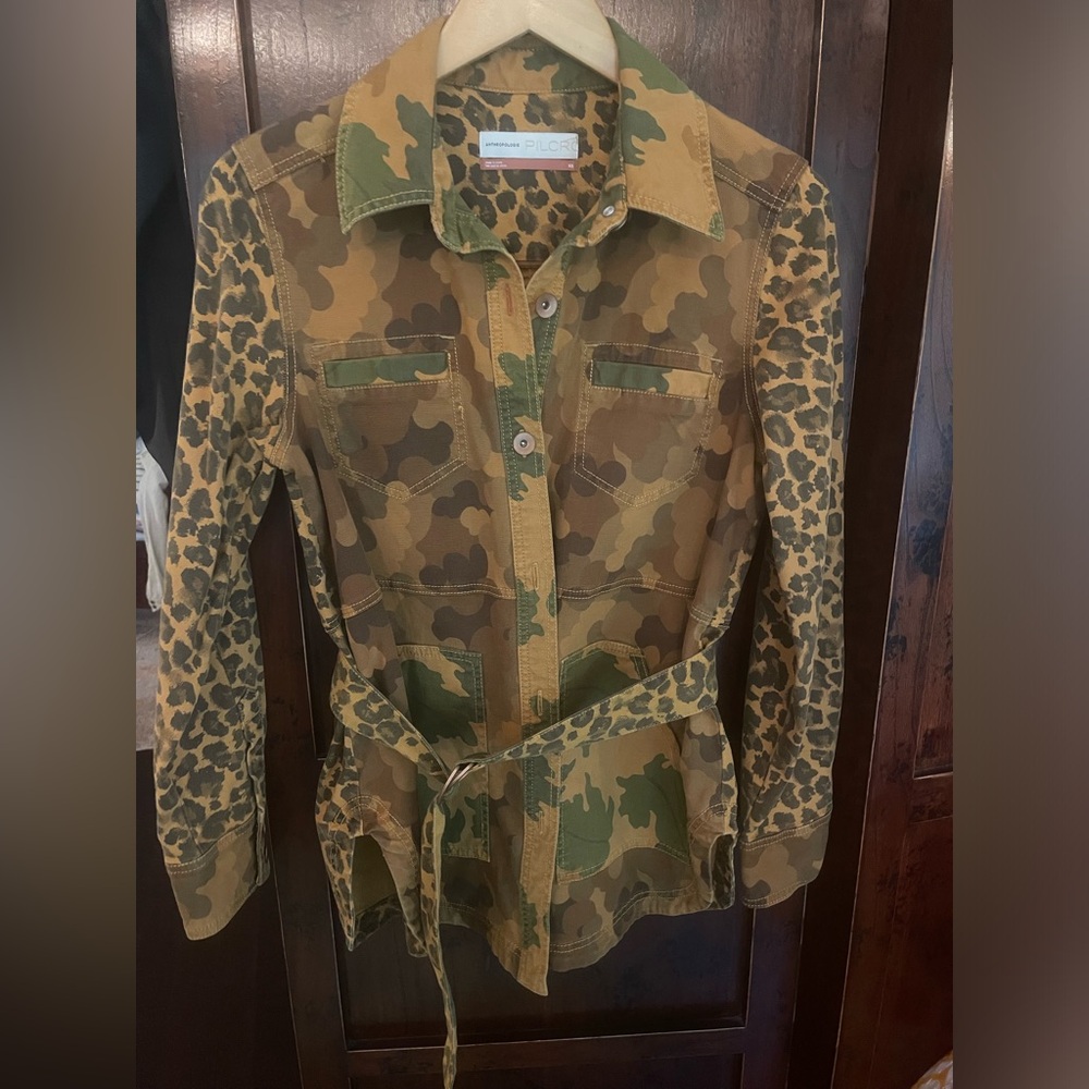 Like new. Heavy denim. Shirt tail, shacket, self-belt & copper hardware.